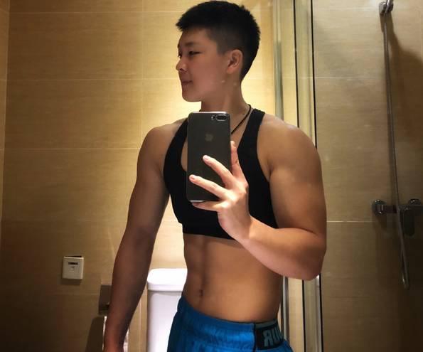 国产最帅腹肌男视频网站,视频网站上的健身风采  第2张