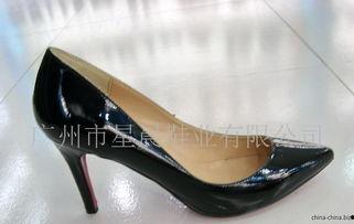 国产皮鞋工厂制作过程视频,从选材到成品的精湛工艺之旅  第3张