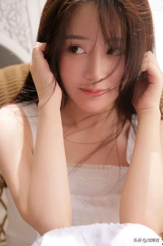 国产美女写真视频播放  第2张