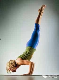 国产倒立俯卧撑视频,国产倒立俯卧撑视频展示惊人技巧  第2张