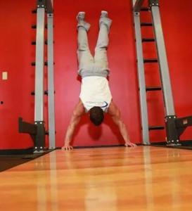 国产倒立俯卧撑视频,国产倒立俯卧撑视频展示惊人技巧  第3张